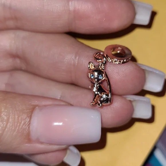 Golden Cat - Picture 2 of 6